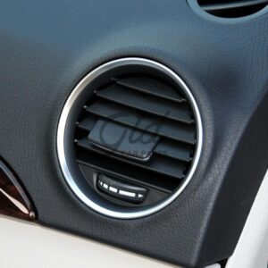 Alternative view of Ventilação Frontal Direita Preta Mercedes-Benz LCI Classe C W204 2011-2014