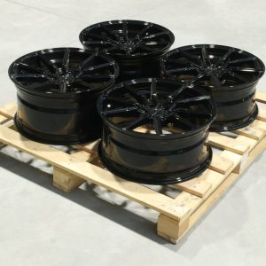 Set of CVR4 19x8,5 ET35 + 19x9,5 ET35 5x112 Gloss Black