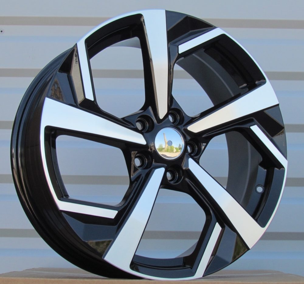 Jante Nissan 18x7 ET40 5x114,3 - Black Polished