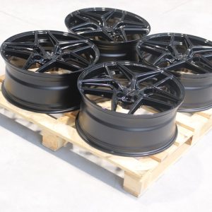Set of CVR2 21x9 ET25 5x112 Gloss Black