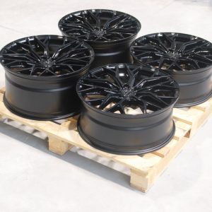 Set of CVR1 21x9 ET25 + 21x10,5 ET35 5x112 Gloss Black