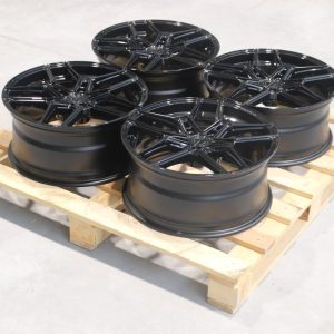Set of CVR5 19x8,5 ET30 + 19x8,5 ET35 5x120 Gloss Black