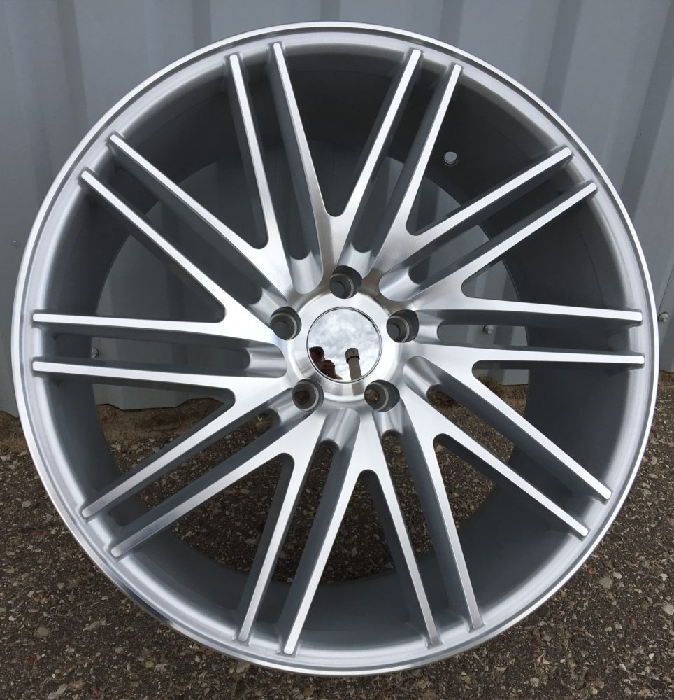 Jante RACIN 20x8,5 ET33 5x120 - Machined Silver
