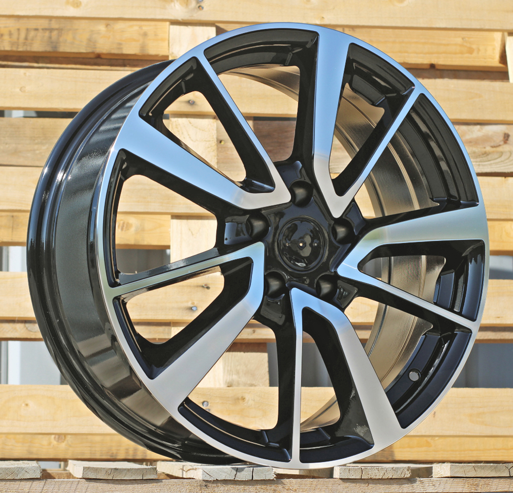 Jante Nissan 17x7 ET40 5x114,3 - Black Polished
