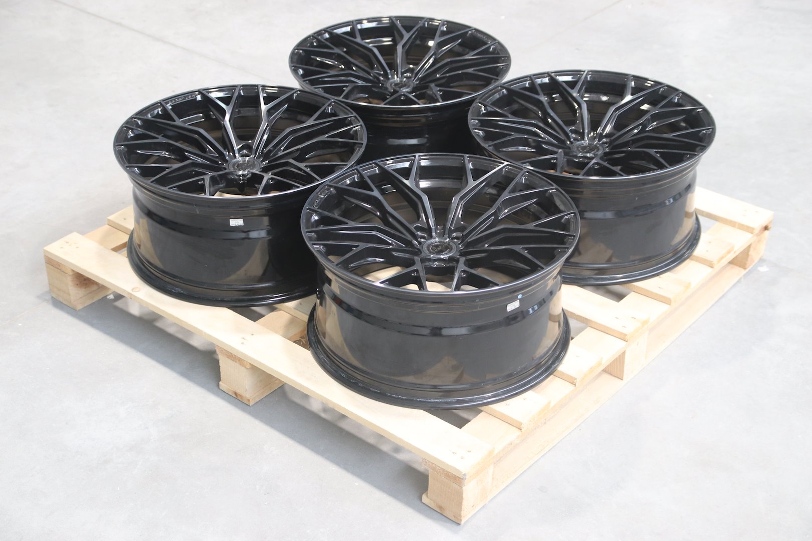 Jante Concaver Complete Sets 20x9,5 ET33 5x114,3 - Double Tinted Black