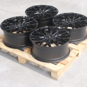 Jante JR Wheels Complete Sets 20x9;8,5 ET45 5x108 - Black