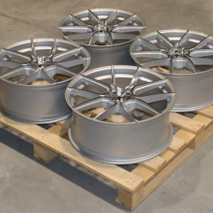Jante JR Wheels Complete Sets 20x8,5 ET35 5x114,3 - Silver