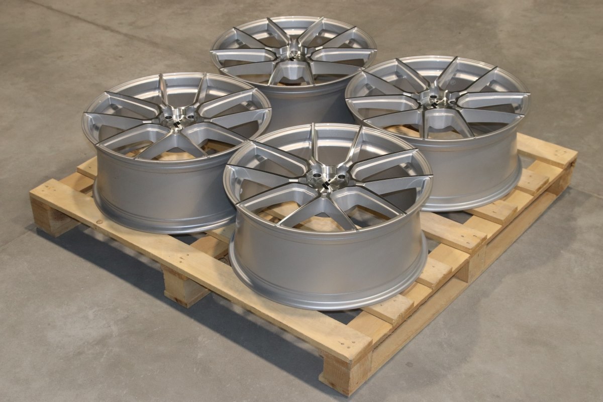 Jante JR Wheels Complete Sets 20x8,5 ET35 5x114,3 - Silver