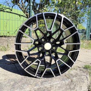 Jante Pesa Wheels PW8977 18×8,5 ET40 5×120 – Gloss Black Machined Face - Image 2