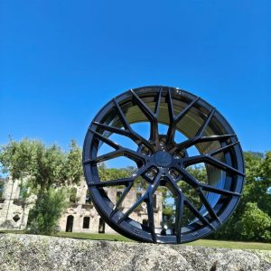Jante Pesa Wheels PW6833 18×9 ET40 5×120 – Gloss Black - Image 3