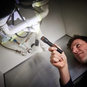 Lanterna LED OSRAM TORCH 350 ESSENTIAL com Foco Ajustável - Image 5